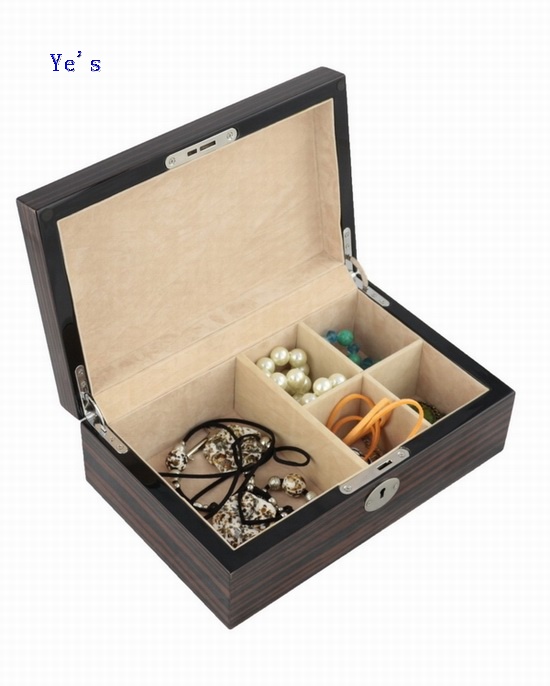 WOODEN GIFT BOX
